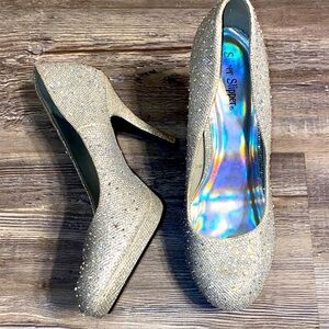 GUC SILVER SLIPPER Rhinestone Silver Heels 9